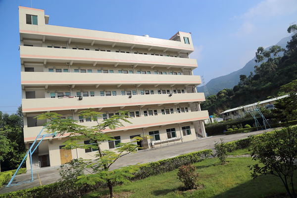 依山傍水飛爾博